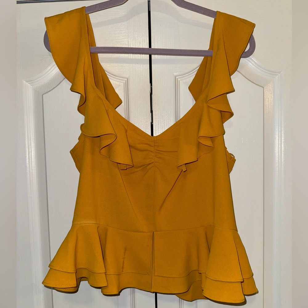 Ruffle cropped tank top